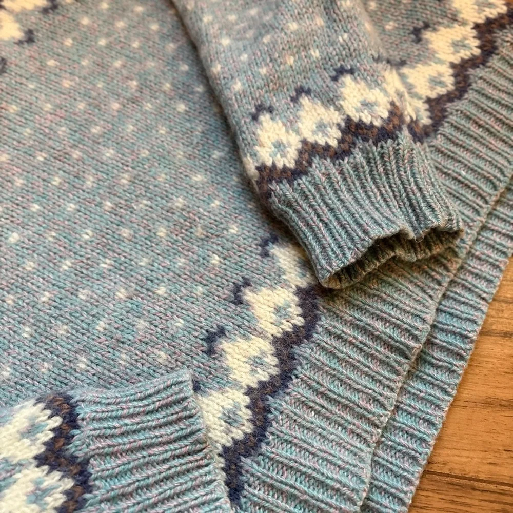 Vintage Woolrich Women's Wool Fair Isle Snow Flake Sweater. Size Medium - Picture 5 of 7